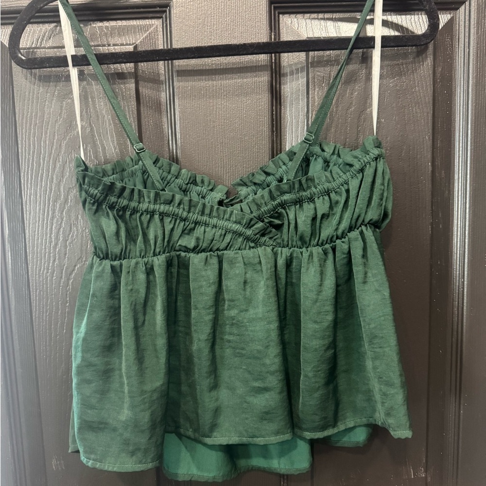 Green Sleeveless Top - Picture 2 of 3